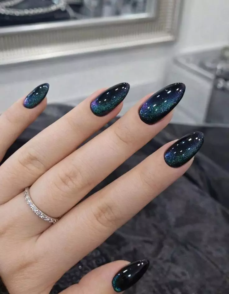 Matte Cat Eye Nails