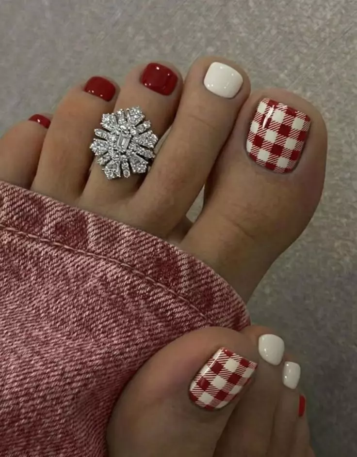 Cute Summer Toenails