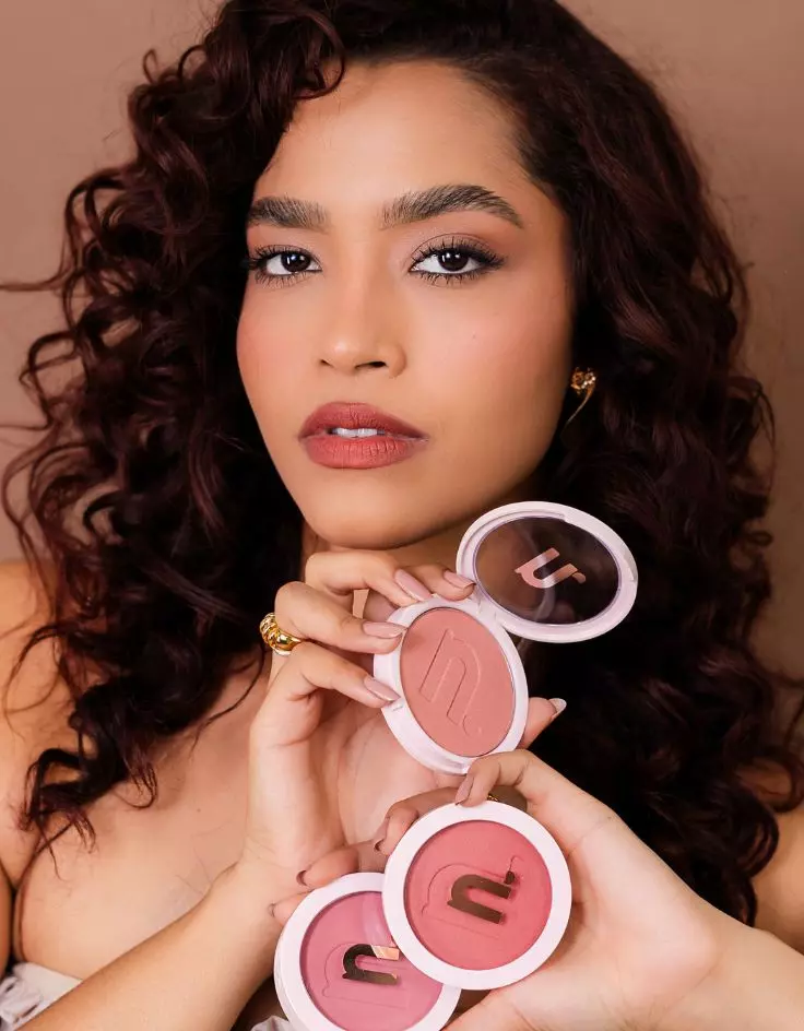 Blush Glowy Makeup