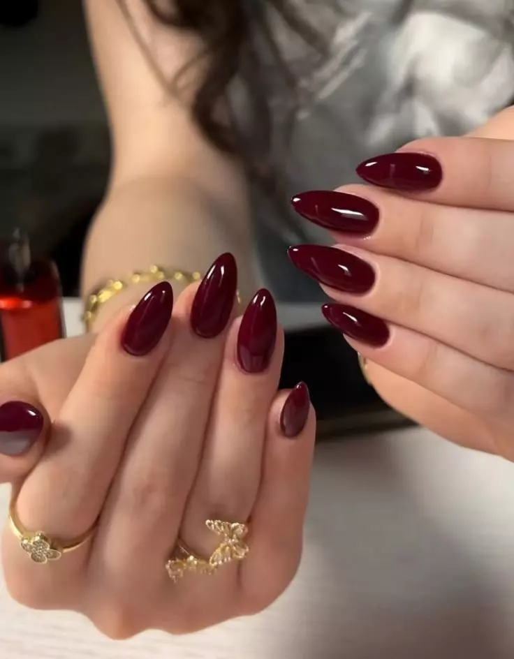 Red Nails Dark