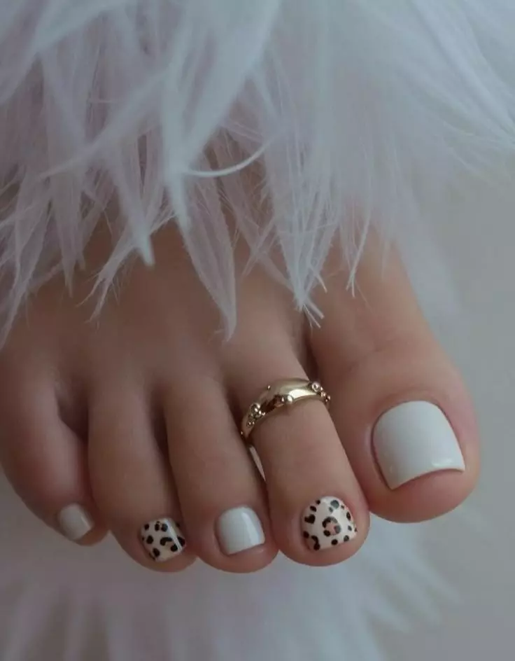 Summer Toenails White