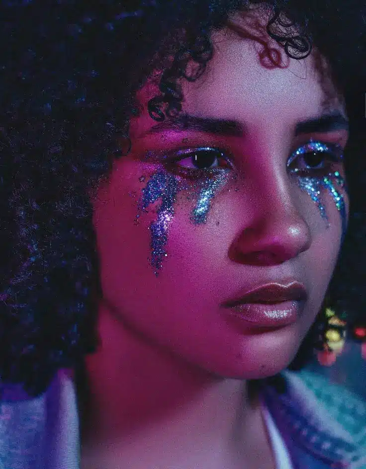 Glitter Dark Feminine Makeup