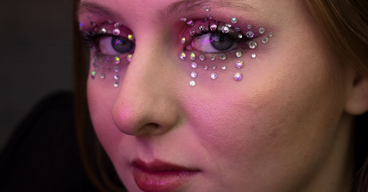Rhinestone Makeup: A Sparkling Guide to Glamorous Looks