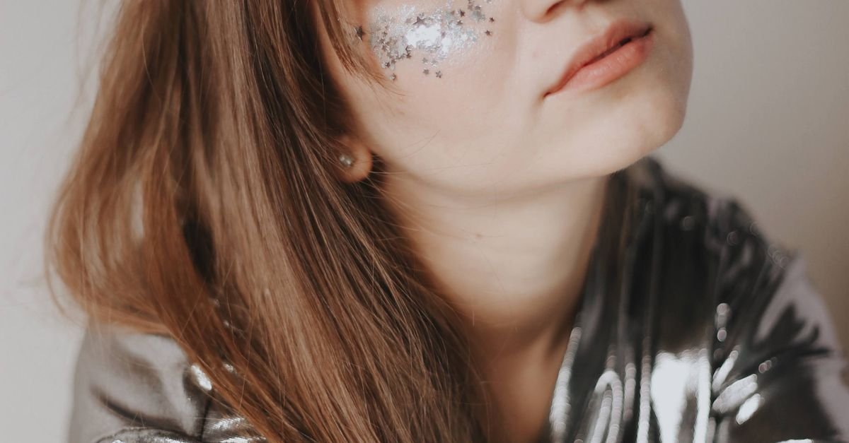 Shimmer and Shine: The Ultimate Beginner’s Guide to Silver Eye Makeup