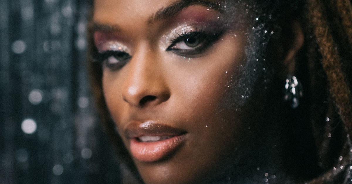 Sparkly Makeup: Pros, Cons, and How to Choose the Perfect Glow