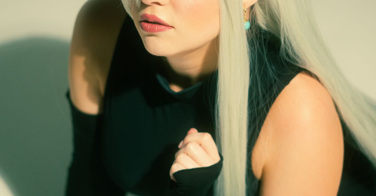 Platinum Hair Guide: Pros, Cons, Costs, and Care for the Perfect Silver Look