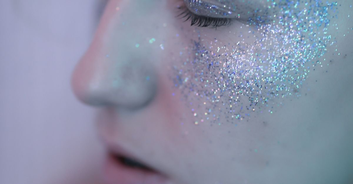 Sparkly Makeup: Pros, Cons, and How to Choose the Perfect Glow