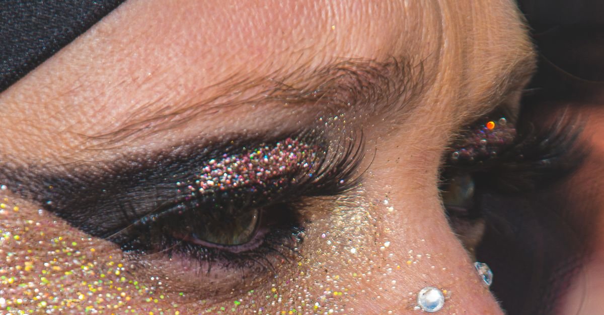 Sparkly Makeup: Pros, Cons, and How to Choose the Perfect Glow