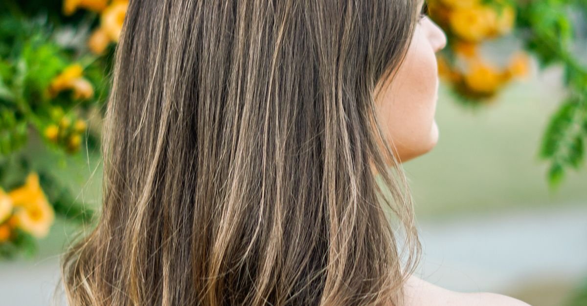 The Complete Beginner’s Guide to Dark Brown Hair with Lowlights