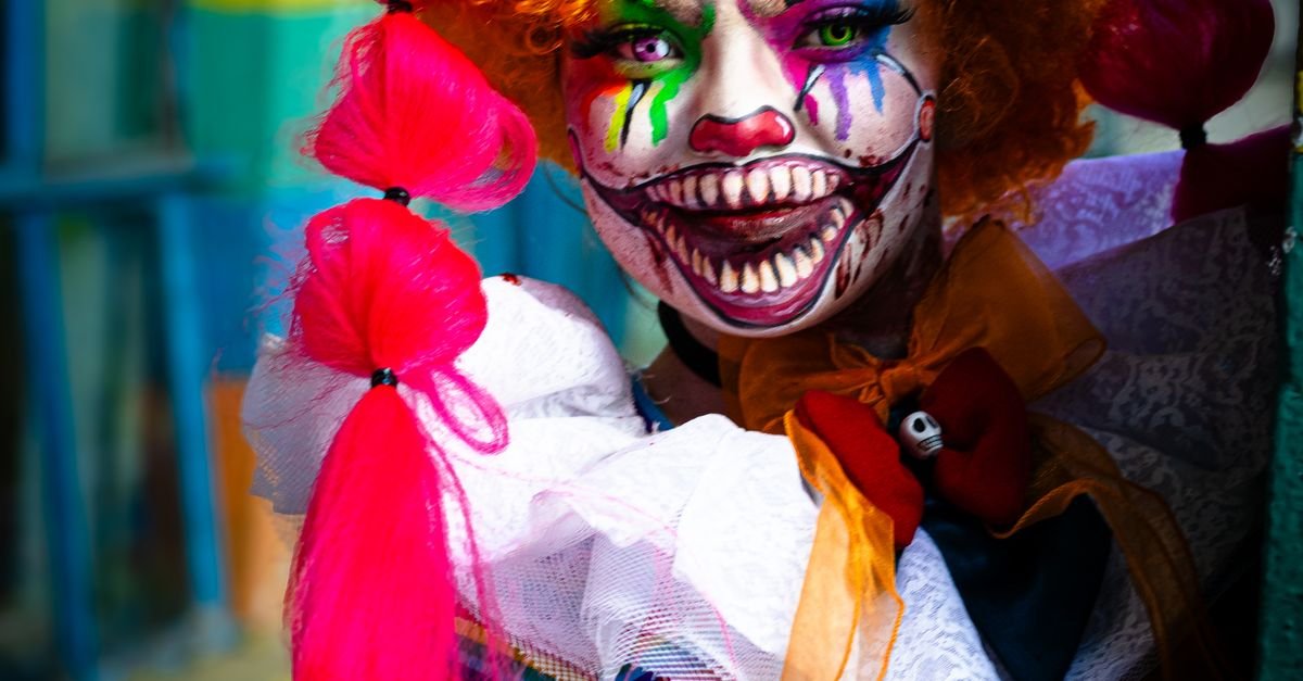 Clown Makeup Ideas: Pros, Cons, and Creative Comparisons for Every Performer