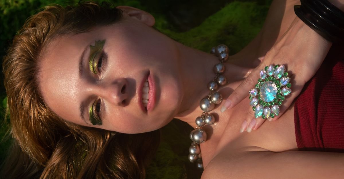Sparkle Your Look: The Ultimate Guide to Gemstone Makeup for Every Occasion