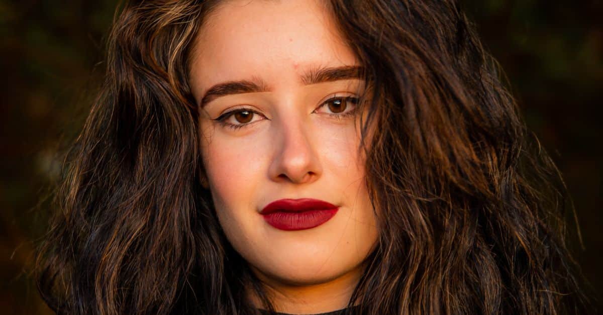 7 Stunning Ways to Rock Dark Brunette Hair with Highlights