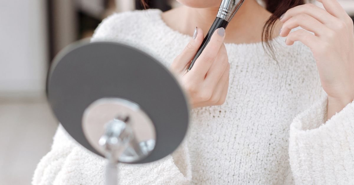 Flattering Round Face Makeup: Pros, Cons, and Expert Tips for a Balanced Look