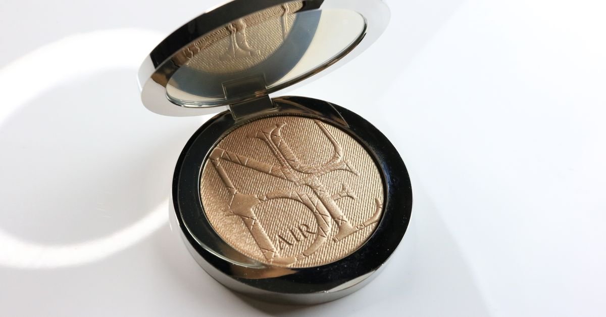 Flattering Round Face Makeup: Pros, Cons, and Expert Tips for a Balanced Look