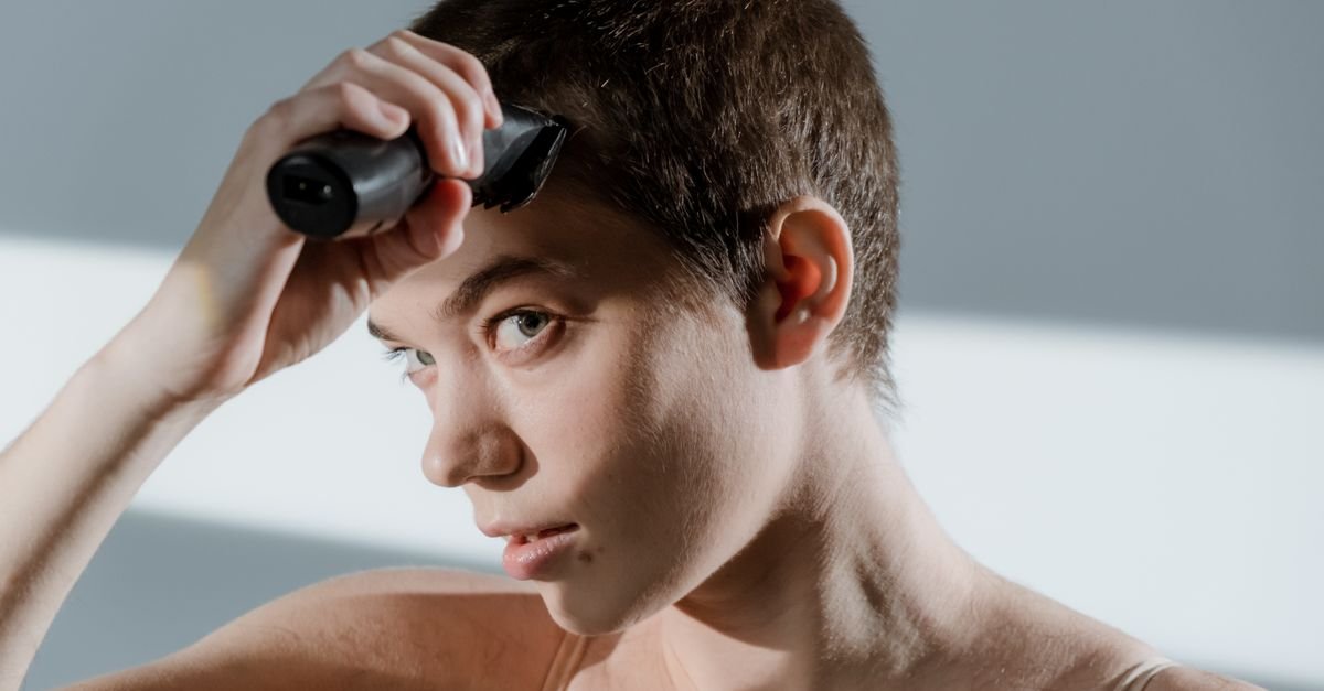 Bold & Beautiful: The Ultimate Guide to Buzz Cut Women Styles