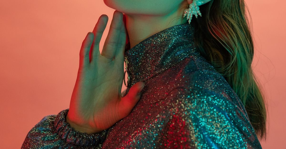 Sparkly Makeup: Pros, Cons, and How to Choose the Perfect Glow