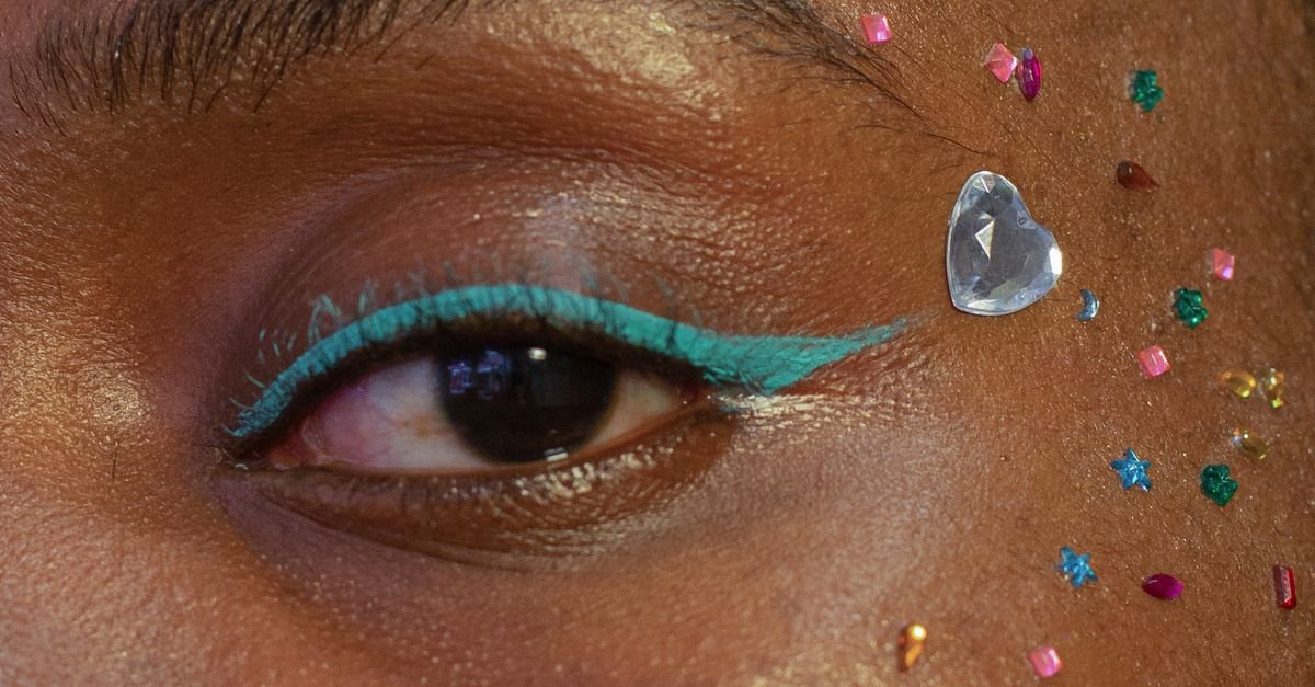 Rhinestone Makeup: A Sparkling Guide to Glamorous Looks