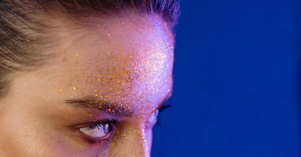 Glitter Eye Makeup: Sparkle Without the Mess – Expert Tips & Tricks