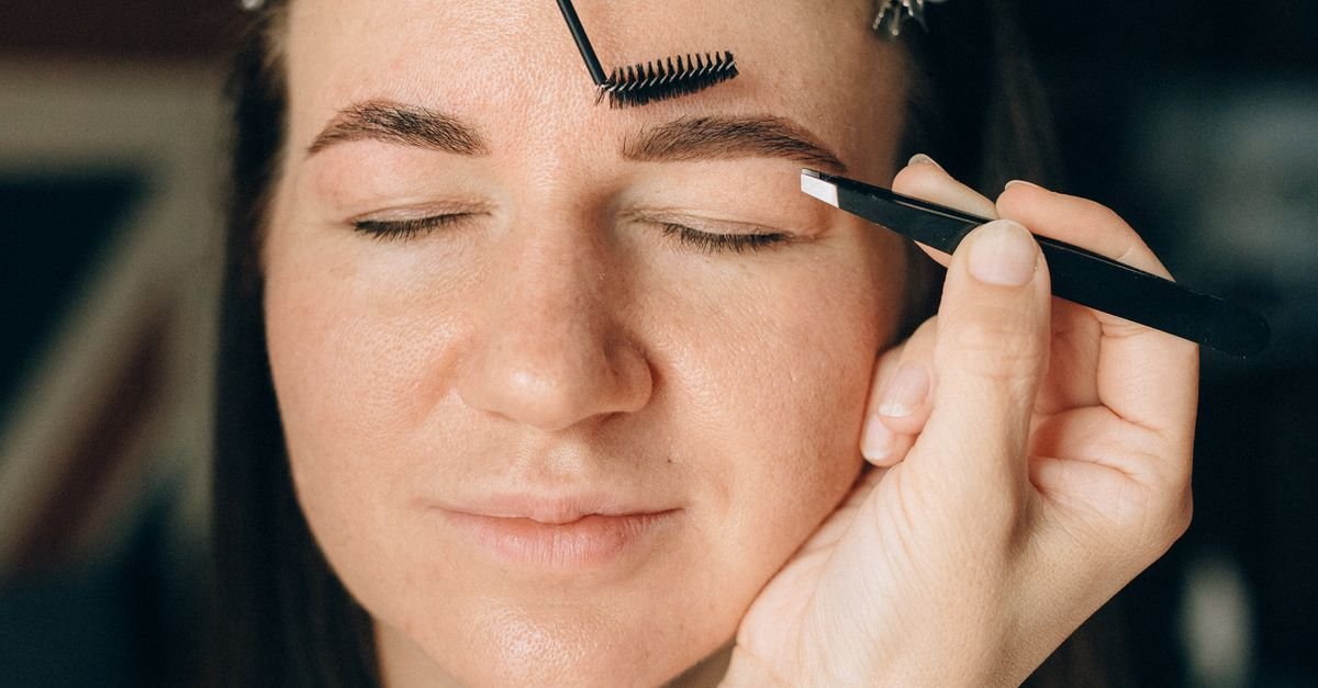 Sculpting the Perfect Brows for a Round Face: A Beginner’s Complete Guide