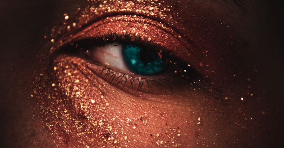 Glitter Eye Makeup: Sparkle Without the Mess – Expert Tips & Tricks