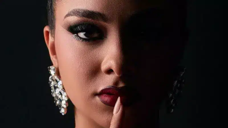 Dark Feminine Makeup
