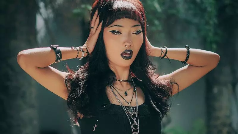 Emo Baddie Makeup